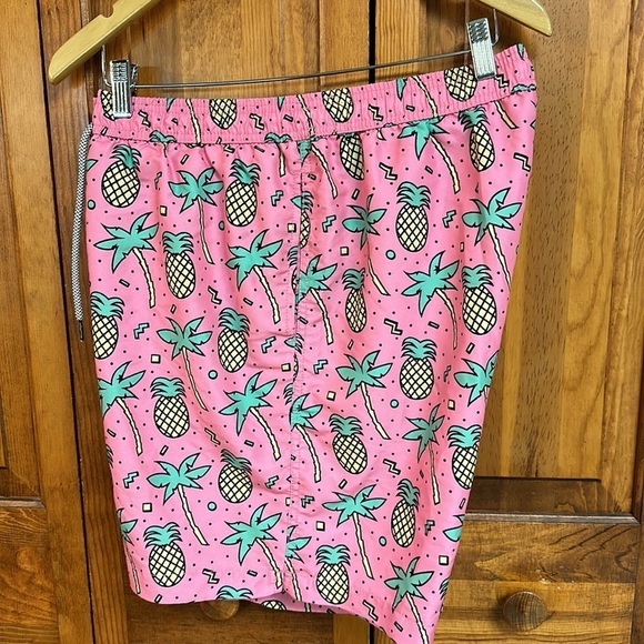 Maamgic Pink/Pineapple Swim Trunks w/Mesh Lining Size XXL - Picture 6 of 11